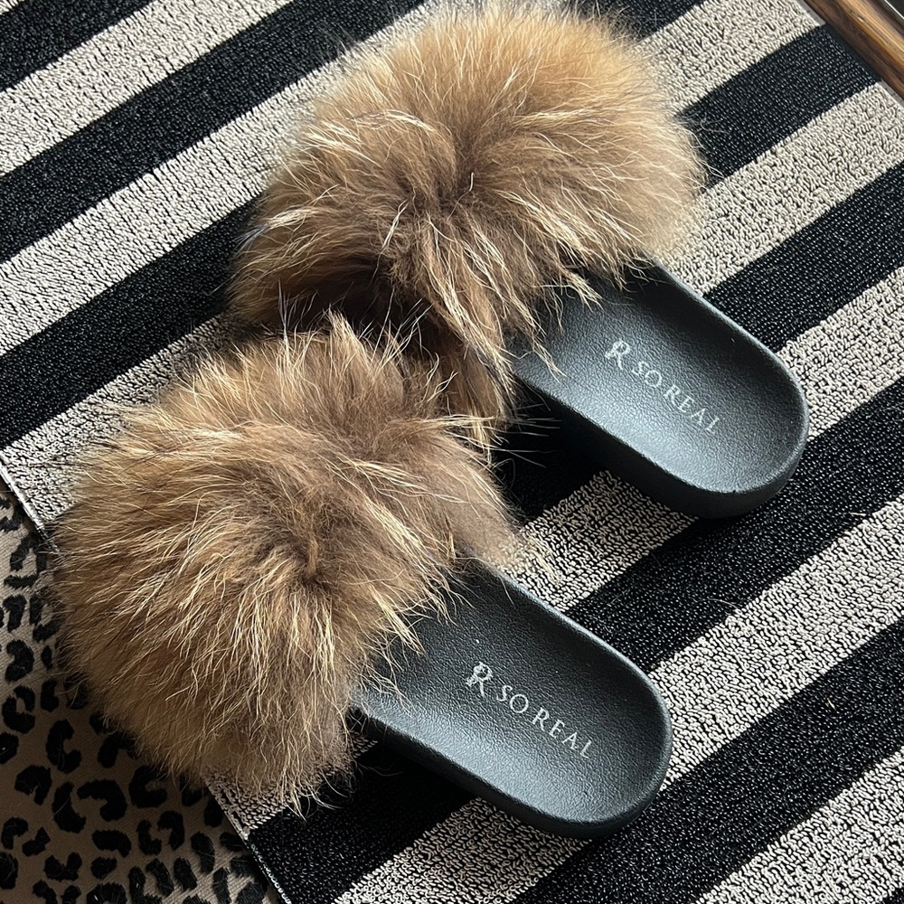 Luxurious Brown Fur Slides - Picture 3 of 4